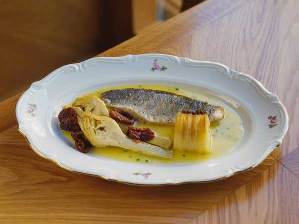 How do UK sports organizations address athlete mental health?